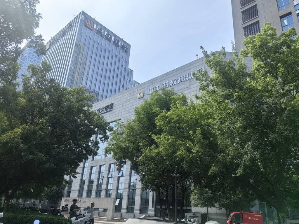 「掌中書」自稱「可到衛健委後台登錄信息」。