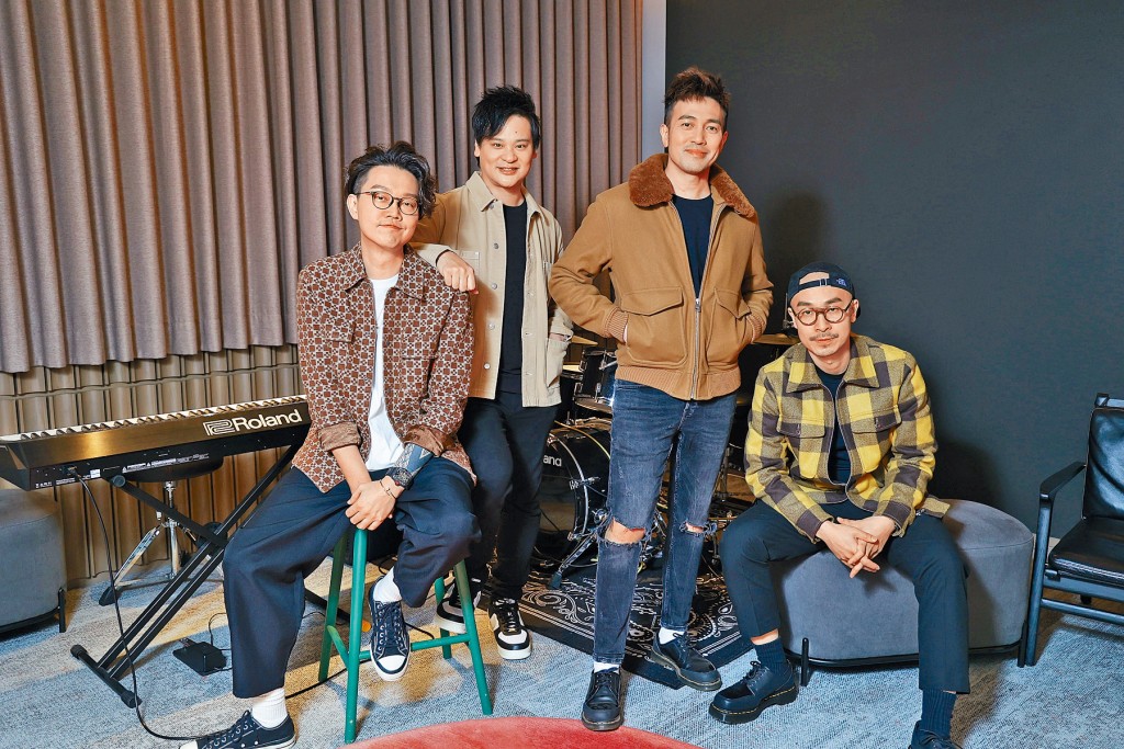 Dear Jane 4位成員:低音吉他手Jackal、吉他手Howie、主唱Tim,以及鼓手黎Nice。