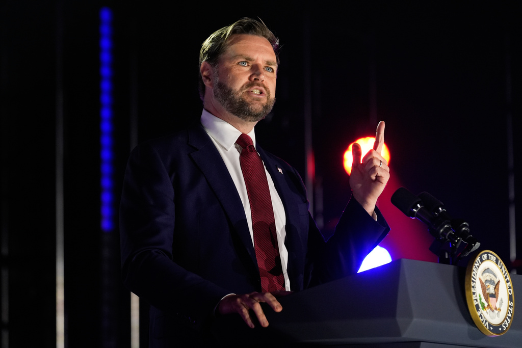 有人猜測副總統萬斯會競選總統而特朗普會成為其副手,特朗普否認。美聯社 有人猜測副總統萬斯會競選總統而特朗普會成為其副手,特朗普否認。美聯社