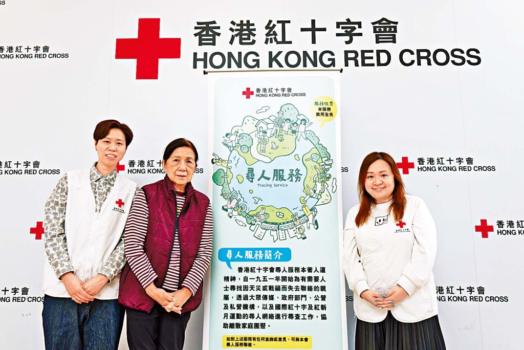 易連英（左二）希望能尋回失聯40多年的二弟易耀明以完成心願。