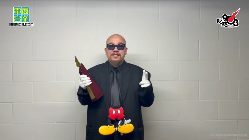 黄伟文再度荣获「叱咤乐坛填词人大奖」。 黄伟文再度荣获「叱咤乐坛填词人大奖」。