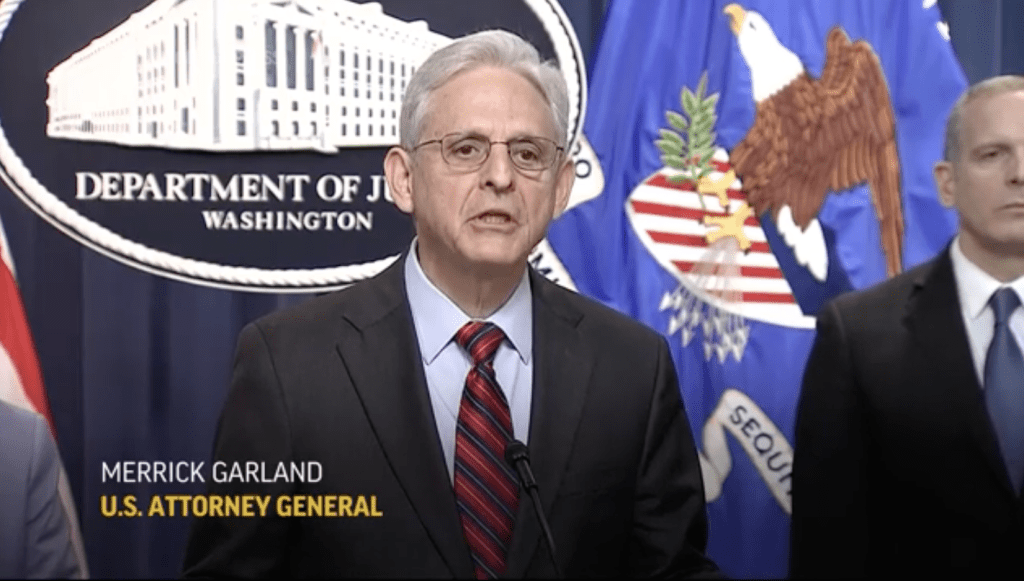 美国司法部长梅里克·加兰 (Merrick Garland) 宣布，联邦特工周四逮捕了一名马萨诸塞州空军国民警卫队成员，他已成为泄露高度机密军事文件的主要嫌疑人。美联社