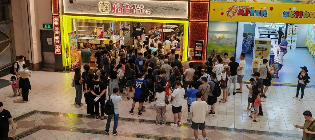 粉嶺分店現排隊人海。(圖片來源:北區之友 Friends of North District ) 粉嶺分店現排隊人海。(圖片來源:北區之友 Friends of North District )