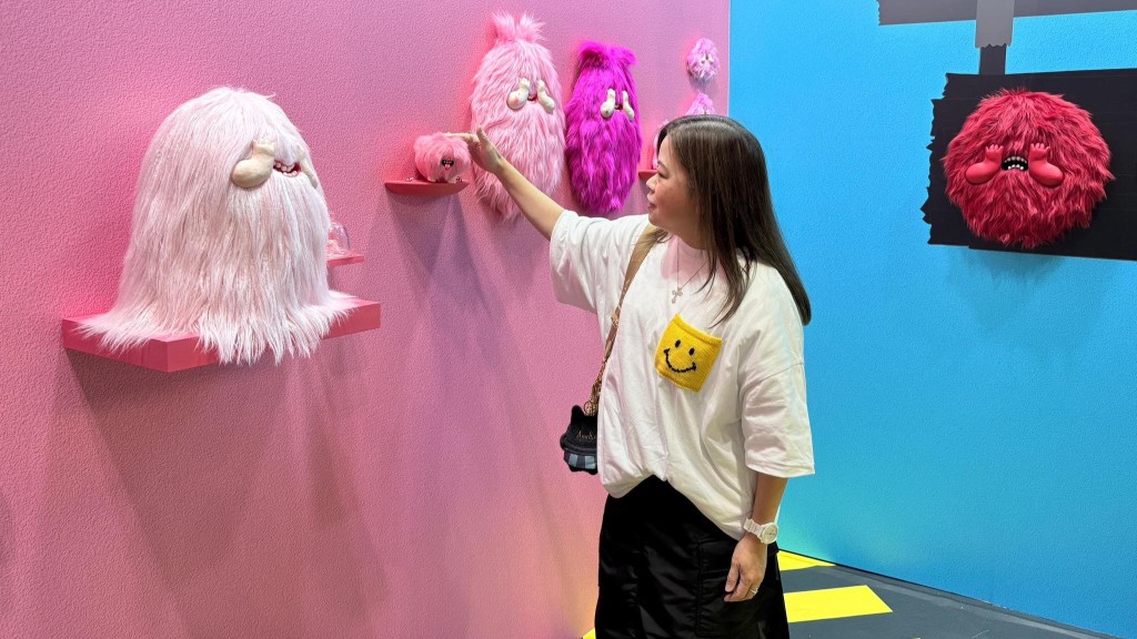 文体旅局局长罗淑佩指，自己已经尽力以比较潮的打扮出席，希望能融入展会。罗淑佩fb