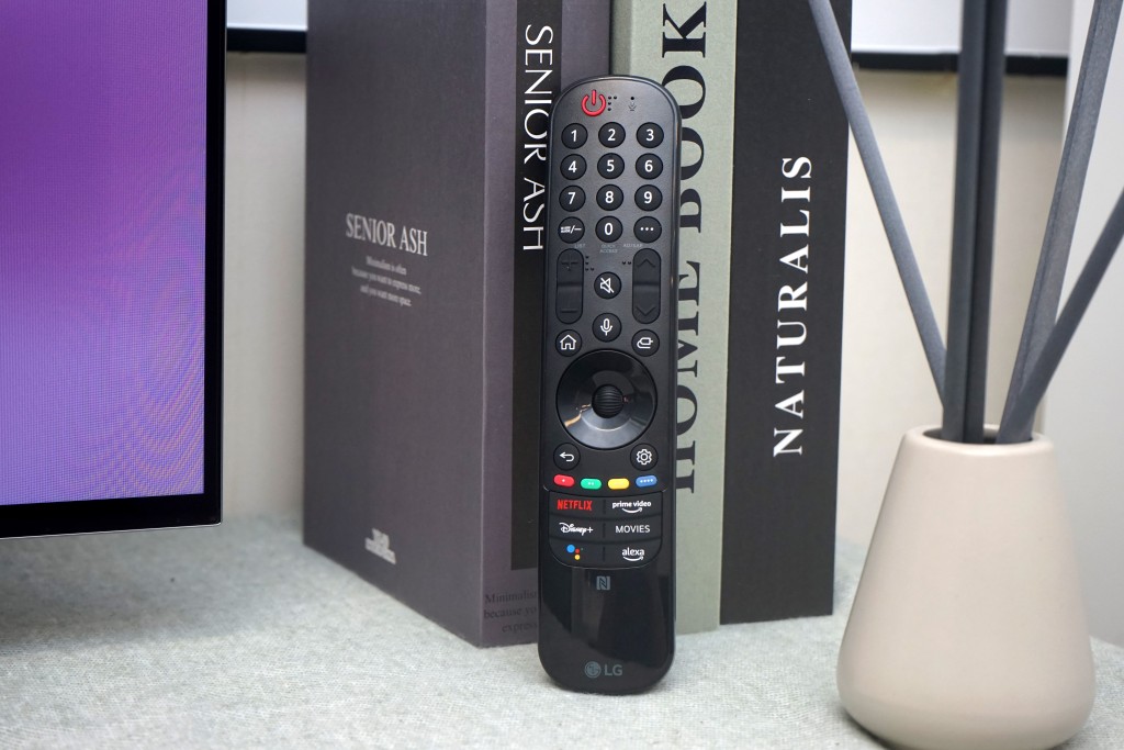 附送的Magic Remote使用時像滑鼠一樣，可以體感移動畫面游標。