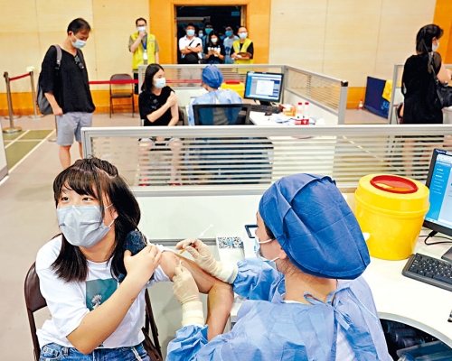 ■內地過去半個月,疫苗接種劑次增加兩億。