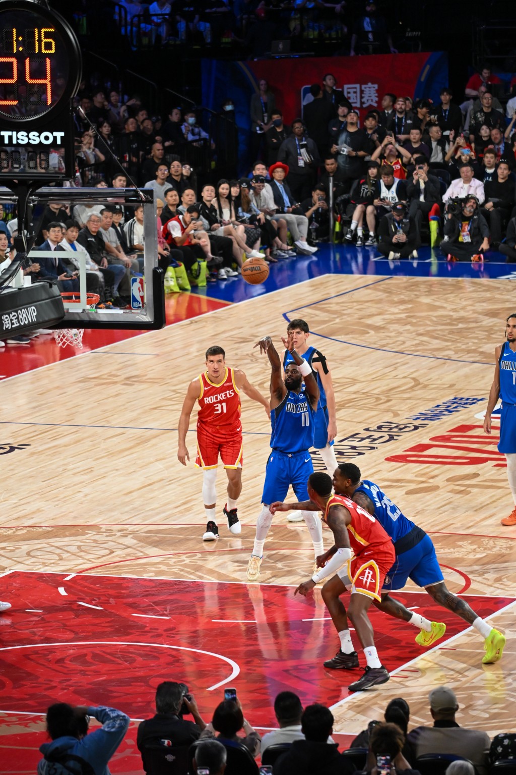 NBA中国赛独行侠vs火箭。魏国谦摄