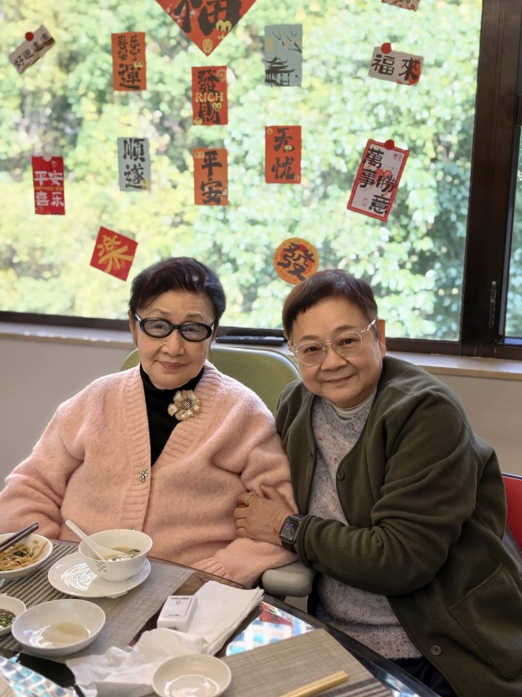 97歲白雪仙設豪宴紀念摯友任劍輝113歲冥壽眾星雲集79歲愛徒逆齡狀態勝當年