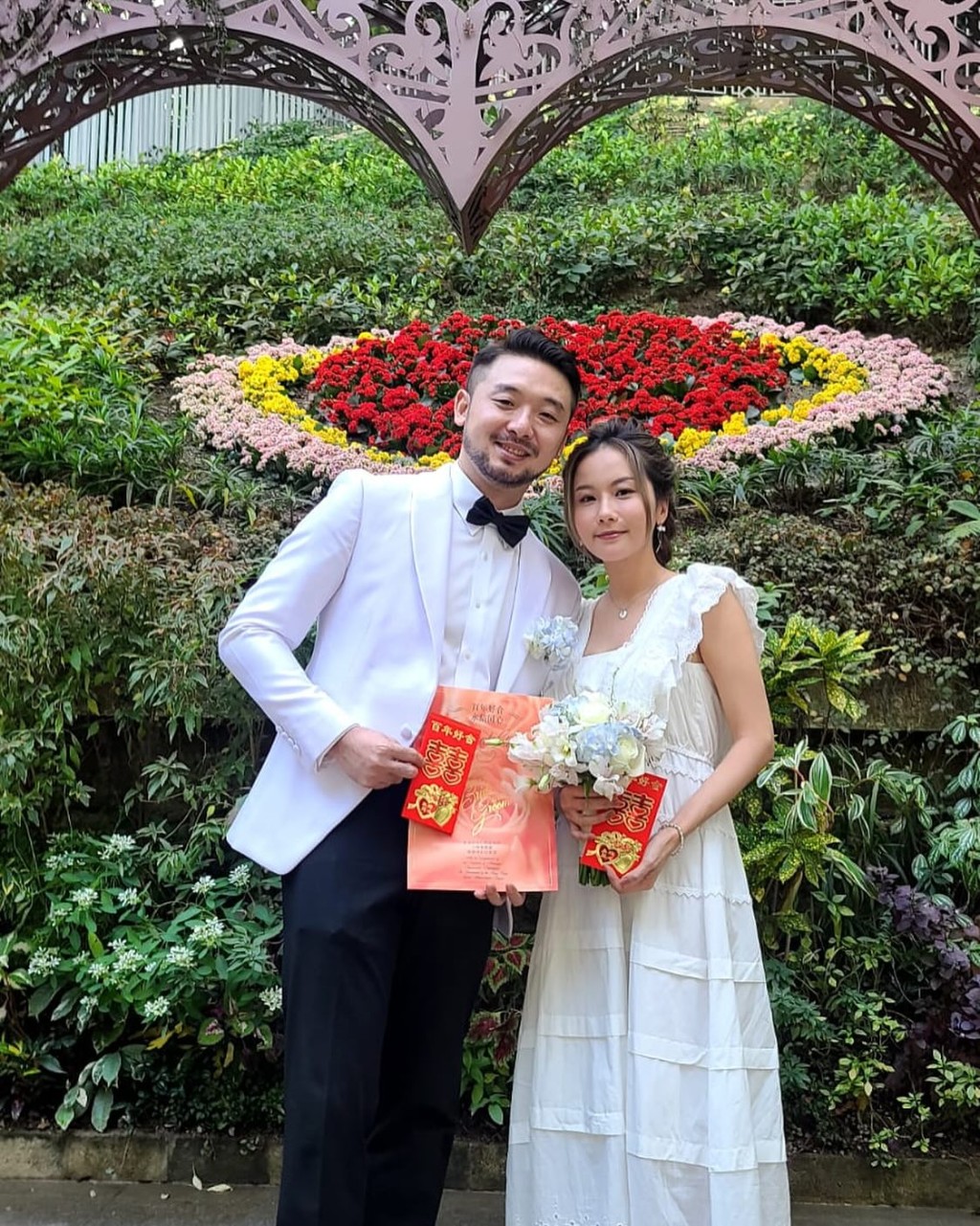 尹新杰与太太李宝雯在除夕在香港注册。