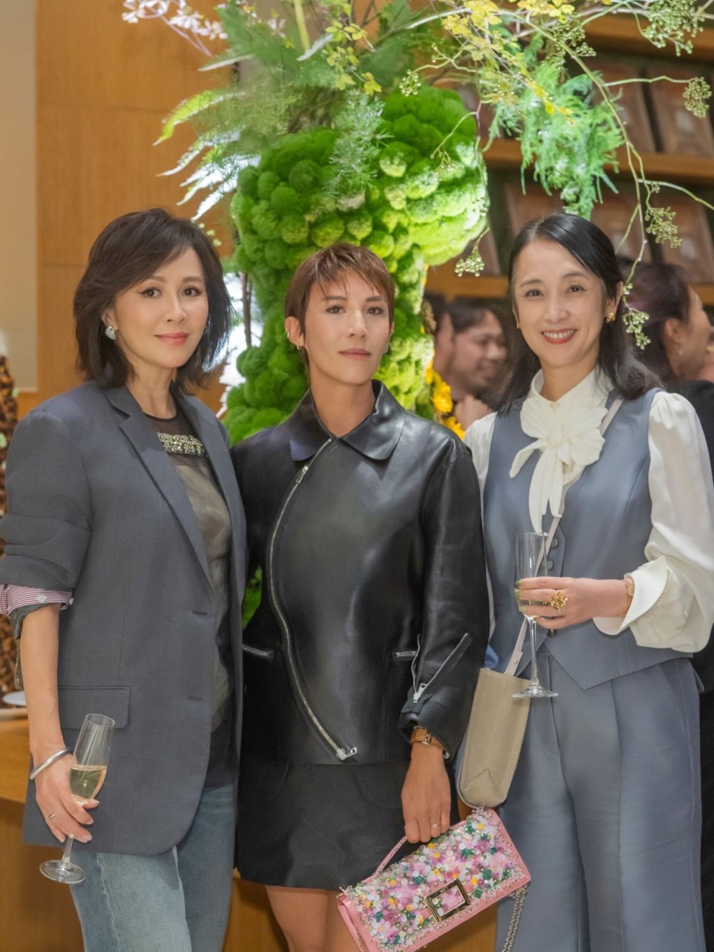 傅厚民的姐姐傅潔恩(Deirdre)當然有份出席。 傅厚民的姐姐傅潔恩(Deirdre)當然有份出席。