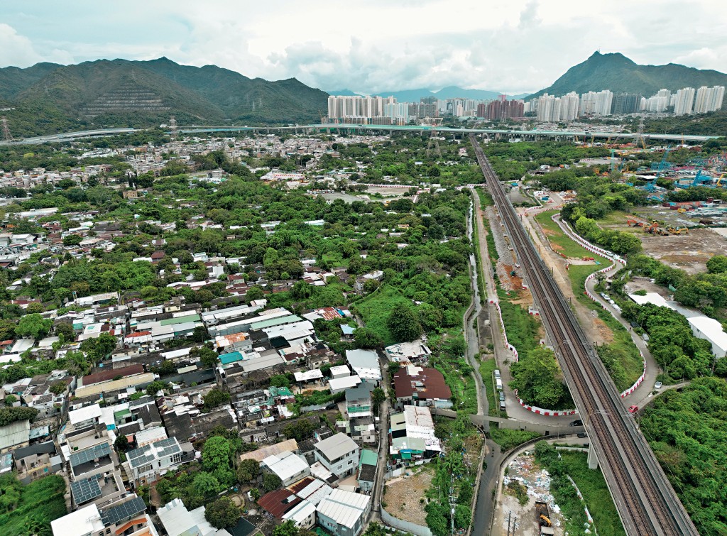 政府短期內會為洪水橋產業園申請改劃，園區內不設地積比限制，但維持主水平基準以上110米的高度限制。