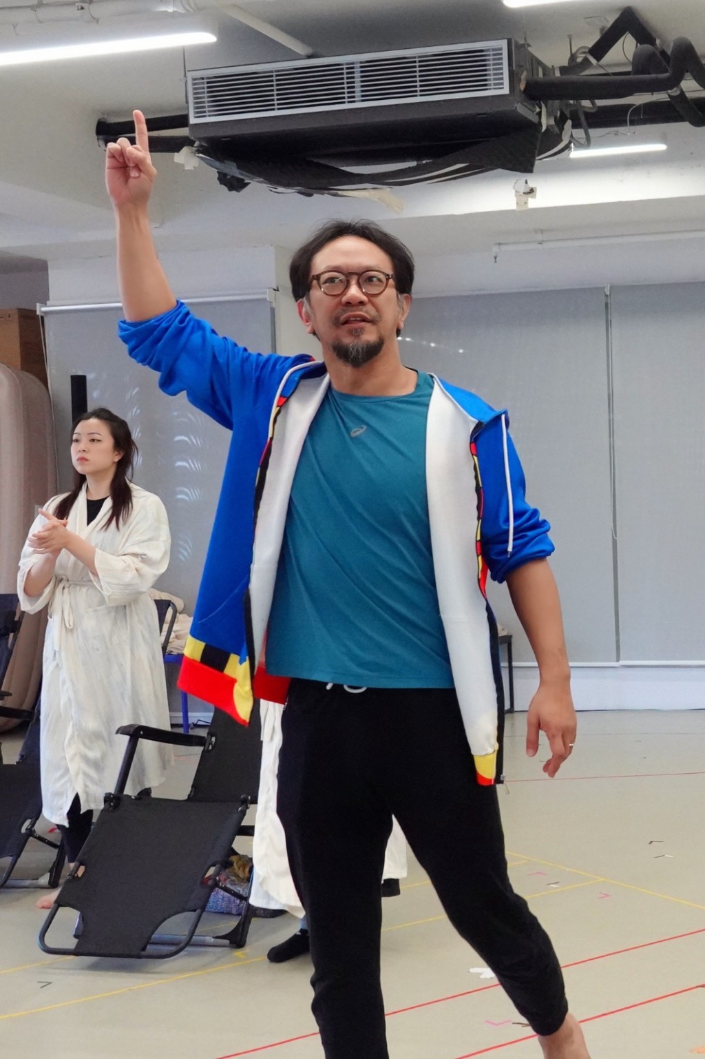 朱栢謙通過第一次《妻迷Yerma》全綵排後,知道自己有邊啲位要再熟習啲。 朱栢謙通過第一次《妻迷Yerma》全綵排後,知道自己有邊啲位要再熟習啲。