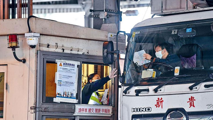 運輸署昨為跨境司機檢測,發現4宗初陽個案。資料圖片