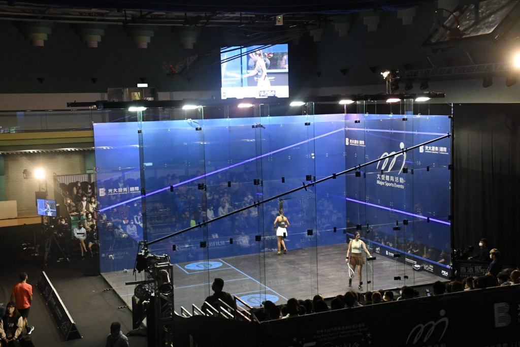 港壁赛于香港公园体育馆搭建的玻璃场举行决赛。吴家祺摄