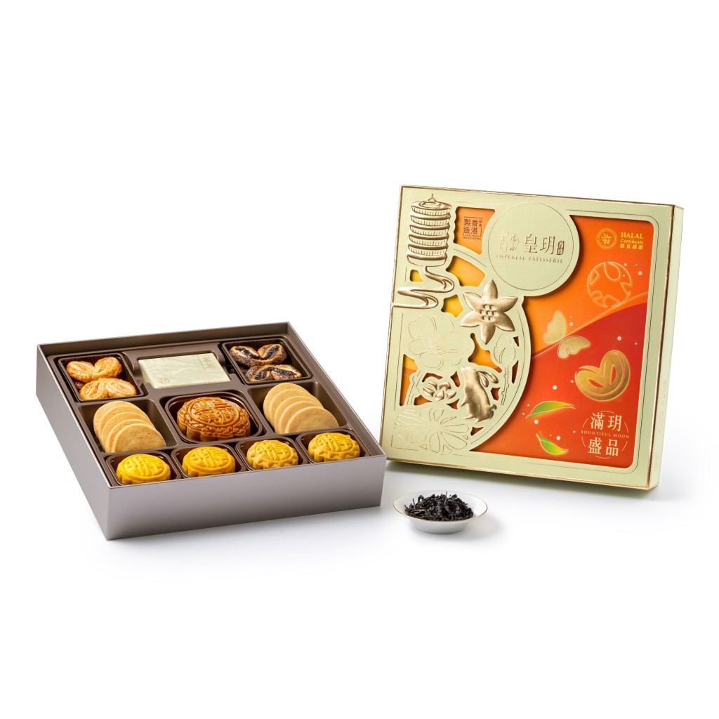 商务送礼之选｜满玥盛品中秋礼盒（8月网上优惠价：$400 / 原价：$448）：汇聚双黄白莲蓉、流心月饼、饼食与武夷山大红袍，层次分明，商务送礼奢华首选。