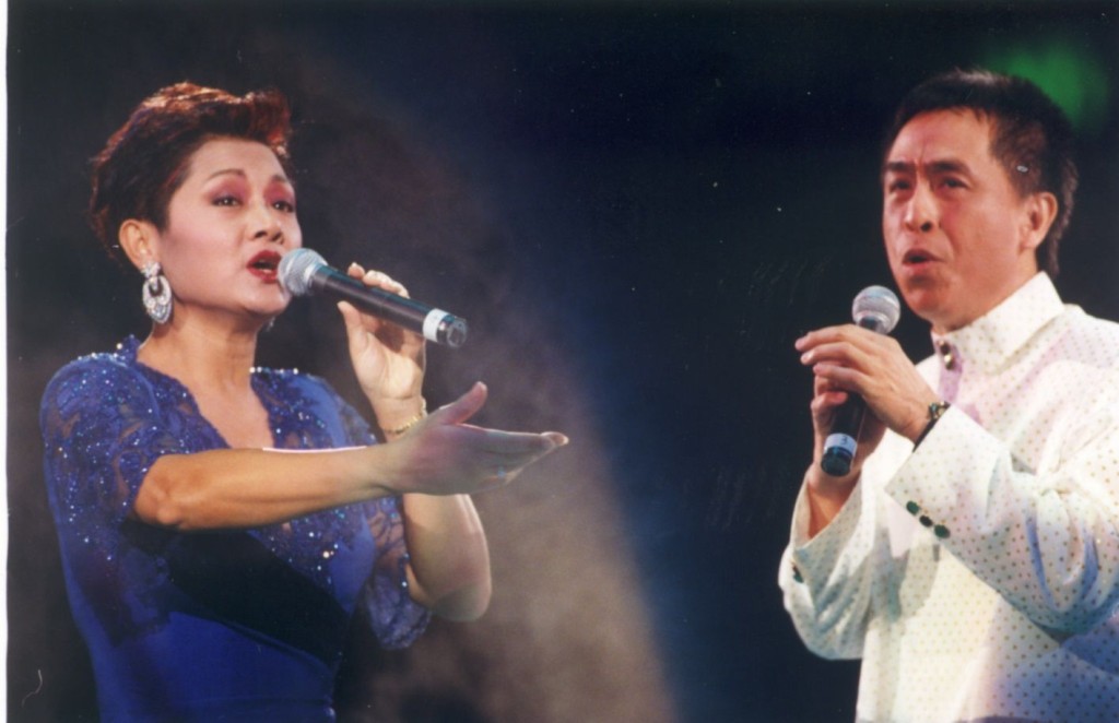 叶振棠与叶丽仪自1984年开始一起合唱及举行演唱会。