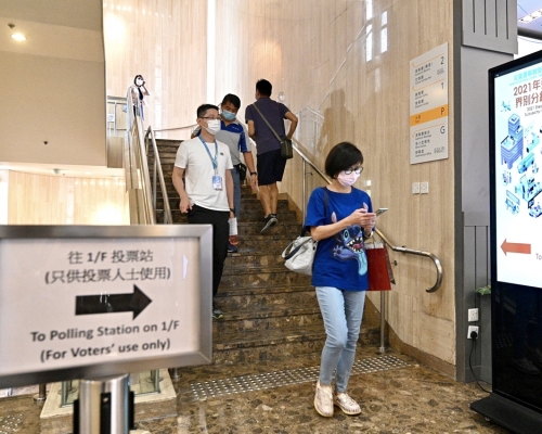 廉署籲市民不應在網上或通訊軟件轉載或涉及違法的內容。資料圖片