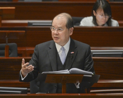 有團體向政務司司長張建宗請願,要求政府暫緩《國歌法》立法。資料圖片