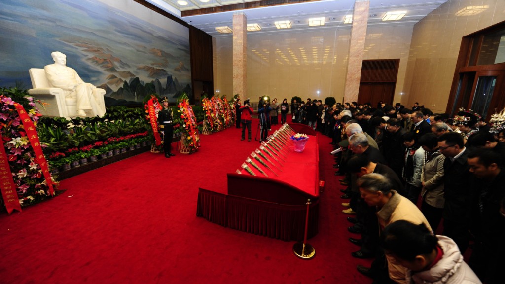 每年有不少民眾到北京毛主席紀念堂進行瞻仰。( 中新網）