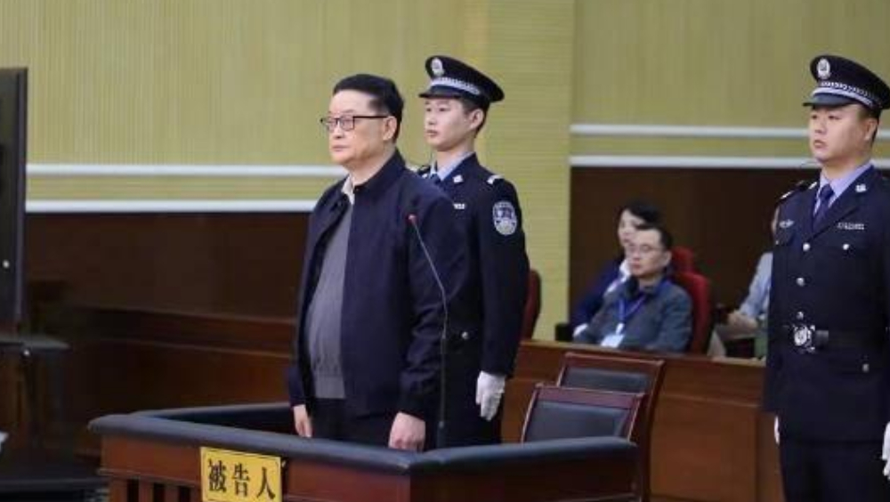 前足协副主席李毓毅受贿逾1200万，当庭认罪，择期宣判。