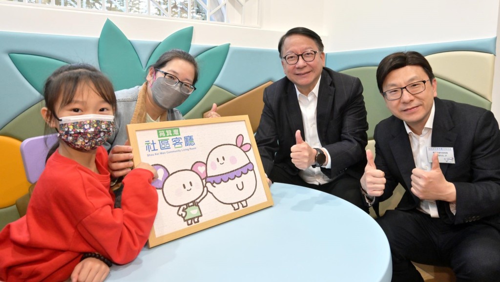 母親節︱司局長齊祝賀 陳國基探訪基層單親媽媽:感受她們不向命運低頭的倔強