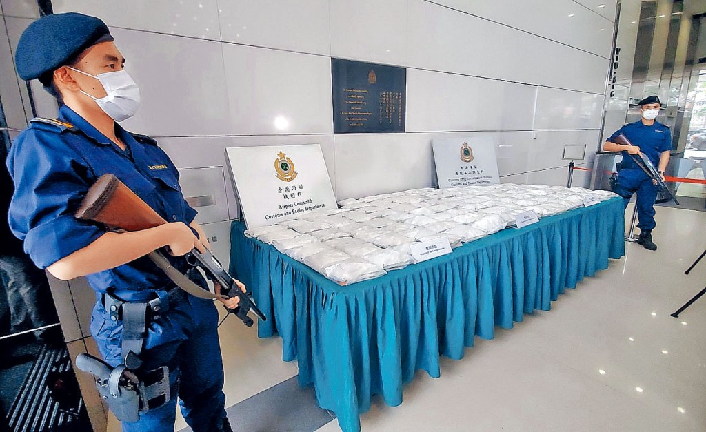 海关揭发报称运载铣床的重型机械暗藏100公斤冰毒，总市值逾半亿。