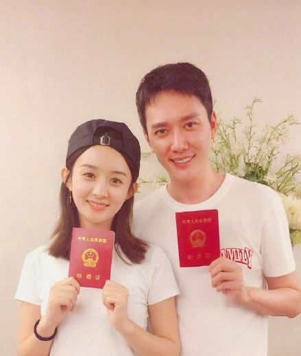 趙麗穎和馮紹峰當日官宣結婚也很突然。