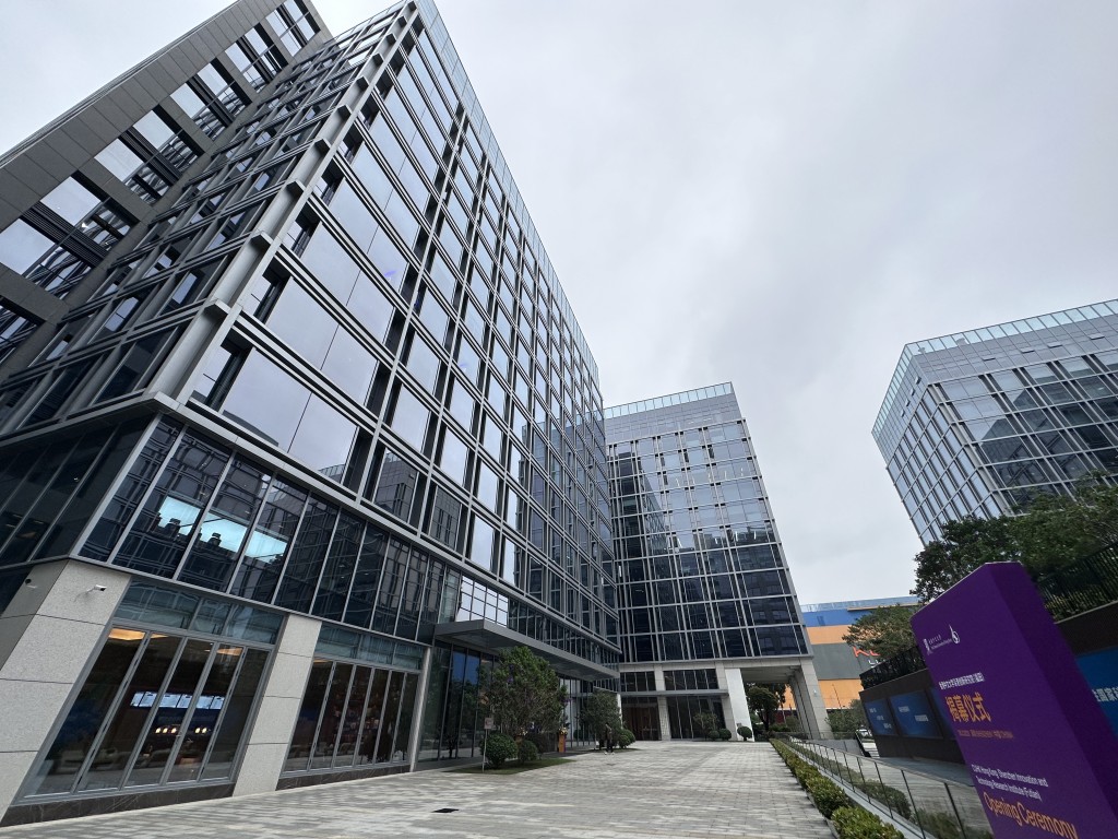 研究院位于深圳福田的深港国际科技园，E楝两层空间。苏正谦摄