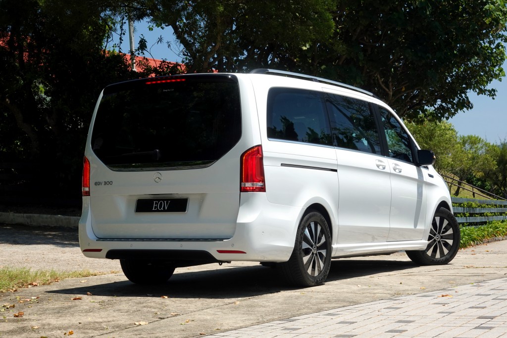 ●EQV300 Long搭載90kWh鋰電及前置馬達,續航力約378km(WLTP)。