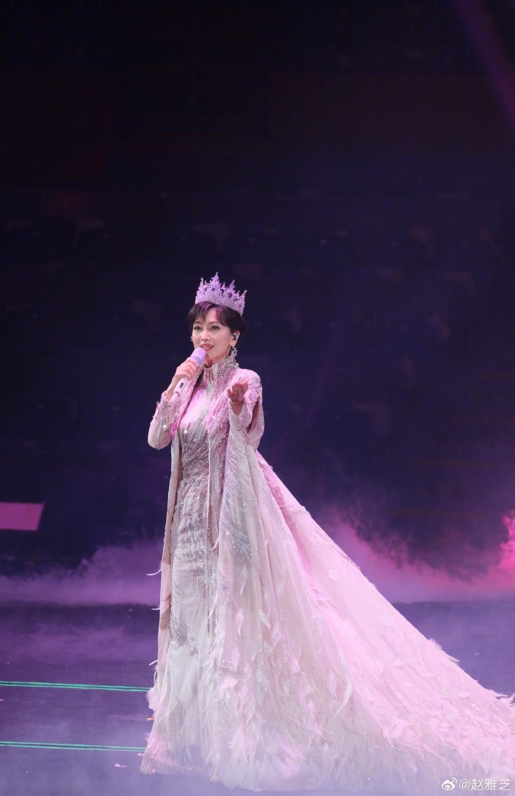 當晚趙雅芝施展渾身解數。