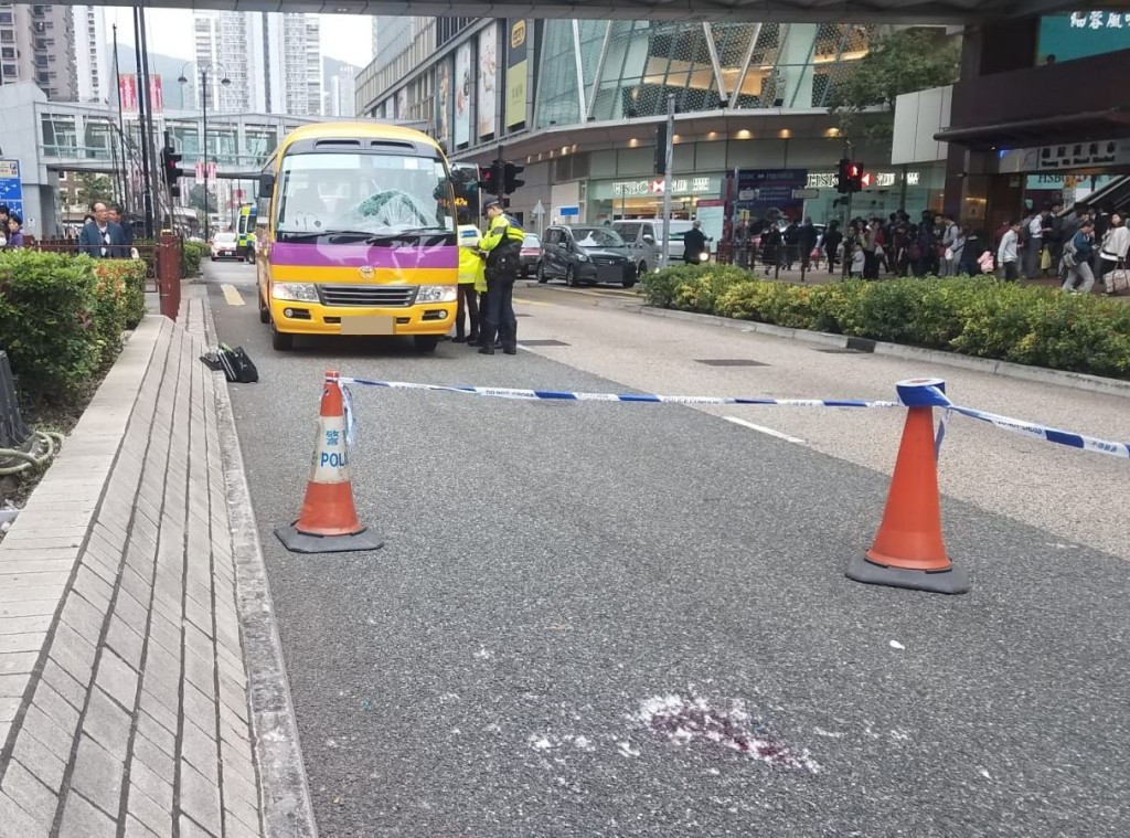 警方正在現場調查事件。