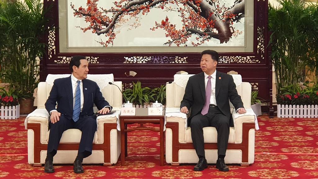 台灣前領導人馬英九在湖北武漢東湖賓館與國台辦主任宋濤會晤。 中時