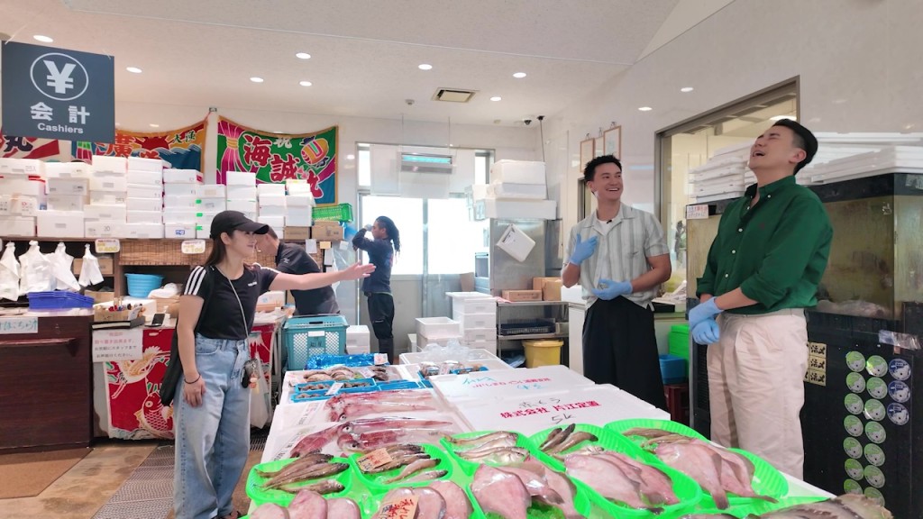 朱仔與洪永城叫賣海產時，二人齊聲向日本女生發功大讚「Kawaii（可愛）」。