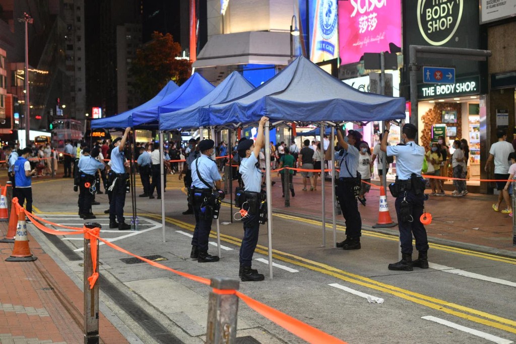警方加強各區部署。