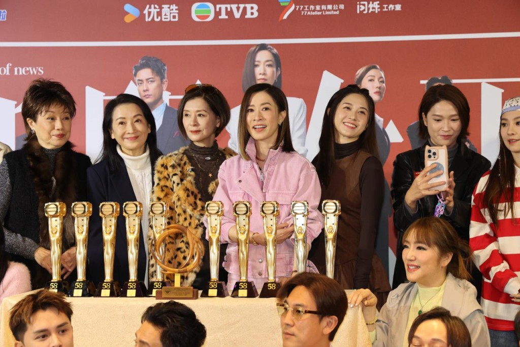 《新聞女王²》在《萬千星輝頒獎典禮2025》奪得10個大獎。 《新聞女王²》在《萬千星輝頒獎典禮2025》奪得10個大獎。