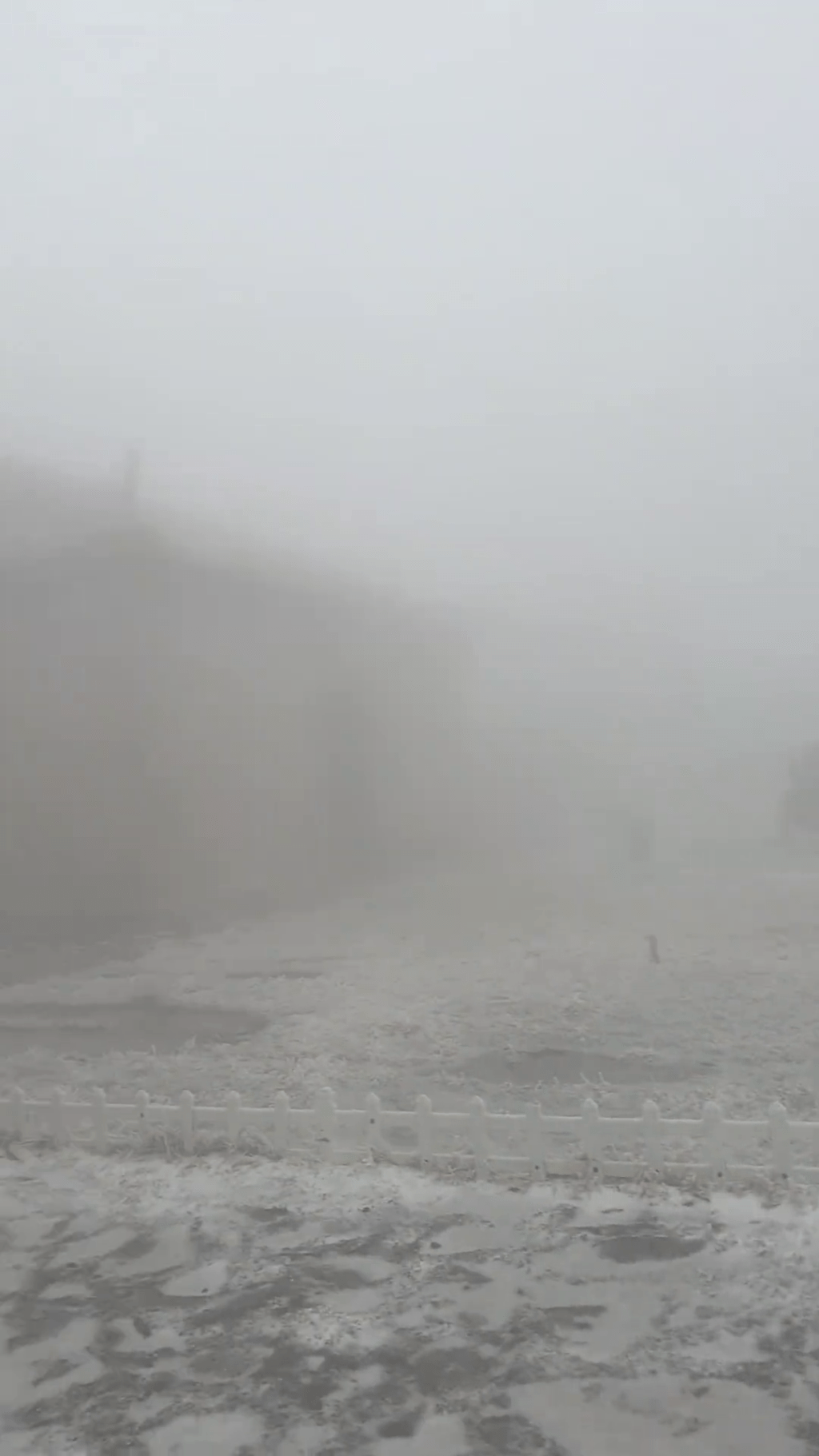 山西五台山景區迎降雪、大霧、大風、寒冷天氣。 山西五台山景區迎降雪、大霧、大風、寒冷天氣。