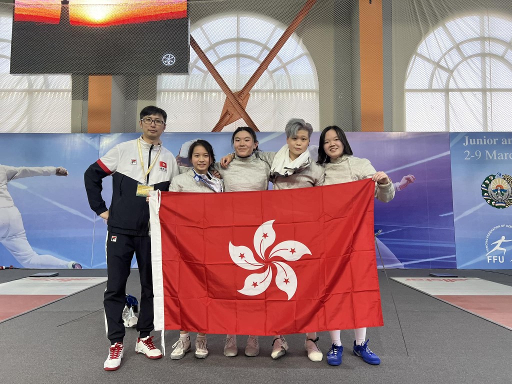 女子佩剑队。 香港剑击总会图片