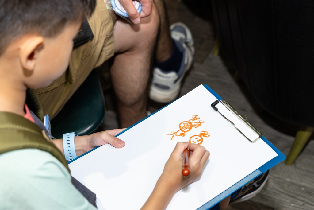 在畫畫與舞蹈中，翰嵐找到專注與自信，抽動的次數也不知不覺地減少。（圖片來源：受訪者提供）