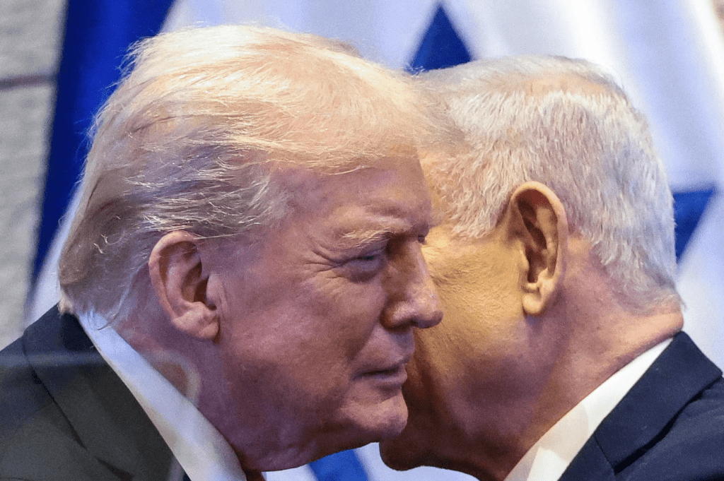 該名官員透露，在戰爭爆發前，內塔尼亞胡曾極力向美國總統特朗普吹噓，聲稱伊朗的政權更迭「輕而易舉」，且發生的機率比實際情況高得多。路透社