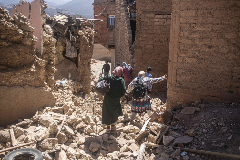 摩洛哥地震死亡人数增至1300人。美联社