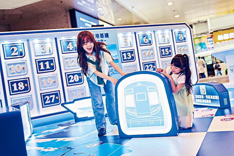 體驗一︰於矚目地標模型打卡,增添學習樂趣。 體驗一︰於矚目地標模型打卡,增添學習樂趣。