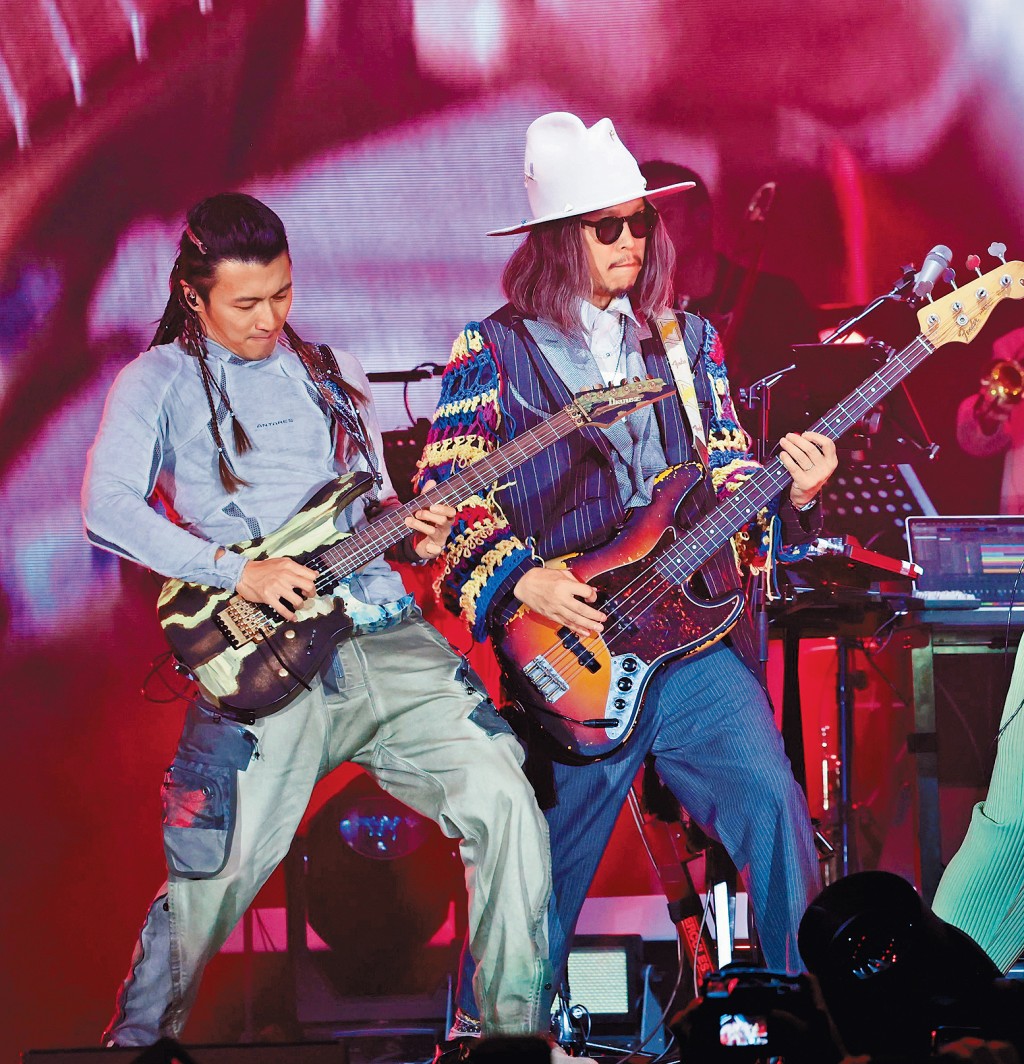 王双骏（右）突辞任「25+英皇群星演唱会」的音乐总监，但仍然担任谢霆锋环节的乐队总指挥。