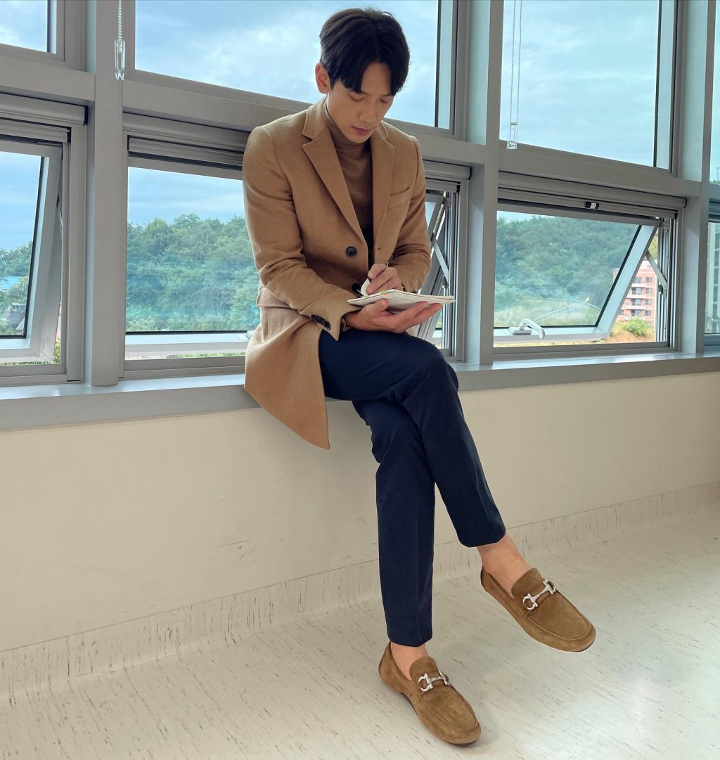 Rain拍攝新劇後,不時會分享花絮相。