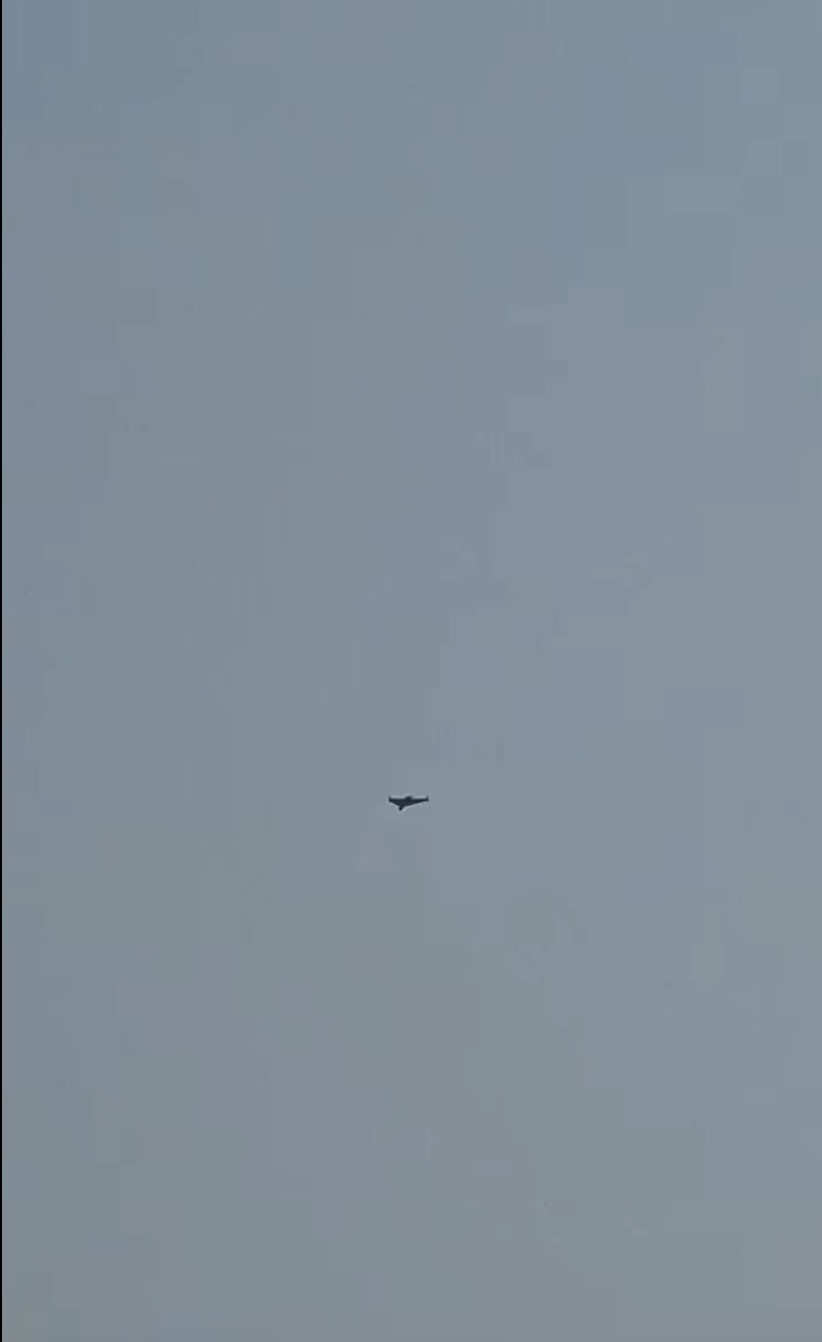 阿曼最大港口薩拉拉（Salalah）石油儲存設施被無人機炸出大火球。 X@Fahadnaimb