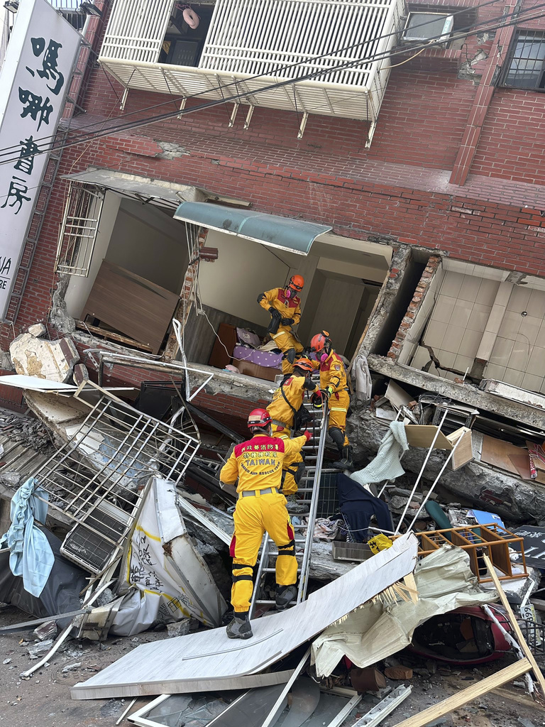 專家指，台灣建築抗震力強及地震安全演練，令傷亡大大減少。美聯社