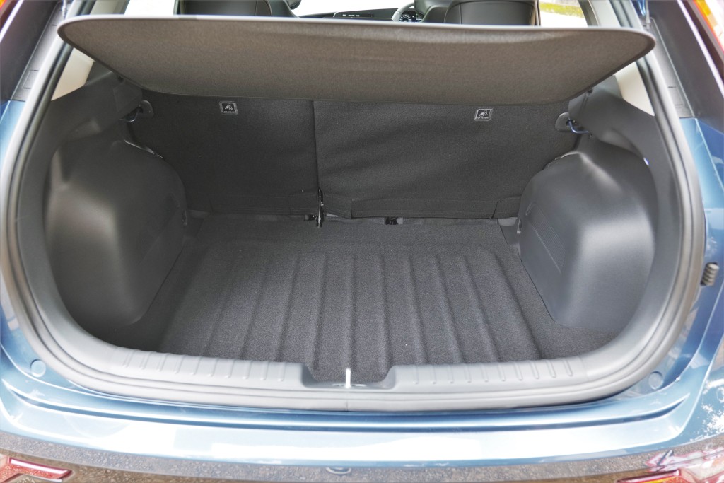 ●尾箱基本容量475公升,把後座翻摺可擴至1,392公升。 ●尾箱基本容量475公升,把後座翻摺可擴至1,392公升。