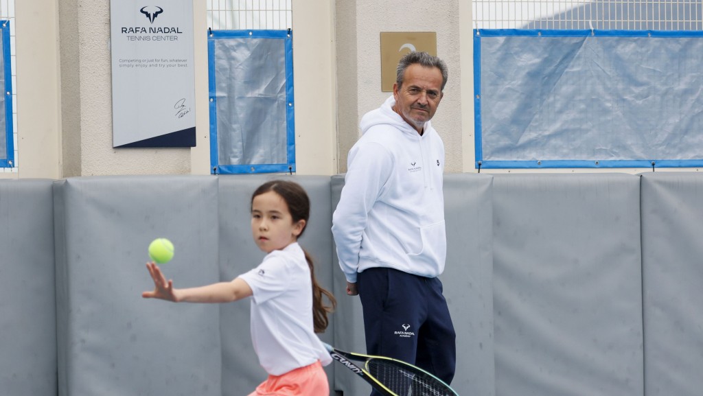 西班牙拿度网球学院培训总监费格历斯应HKGTA邀请访港，向一众香港青年球手传授球技。