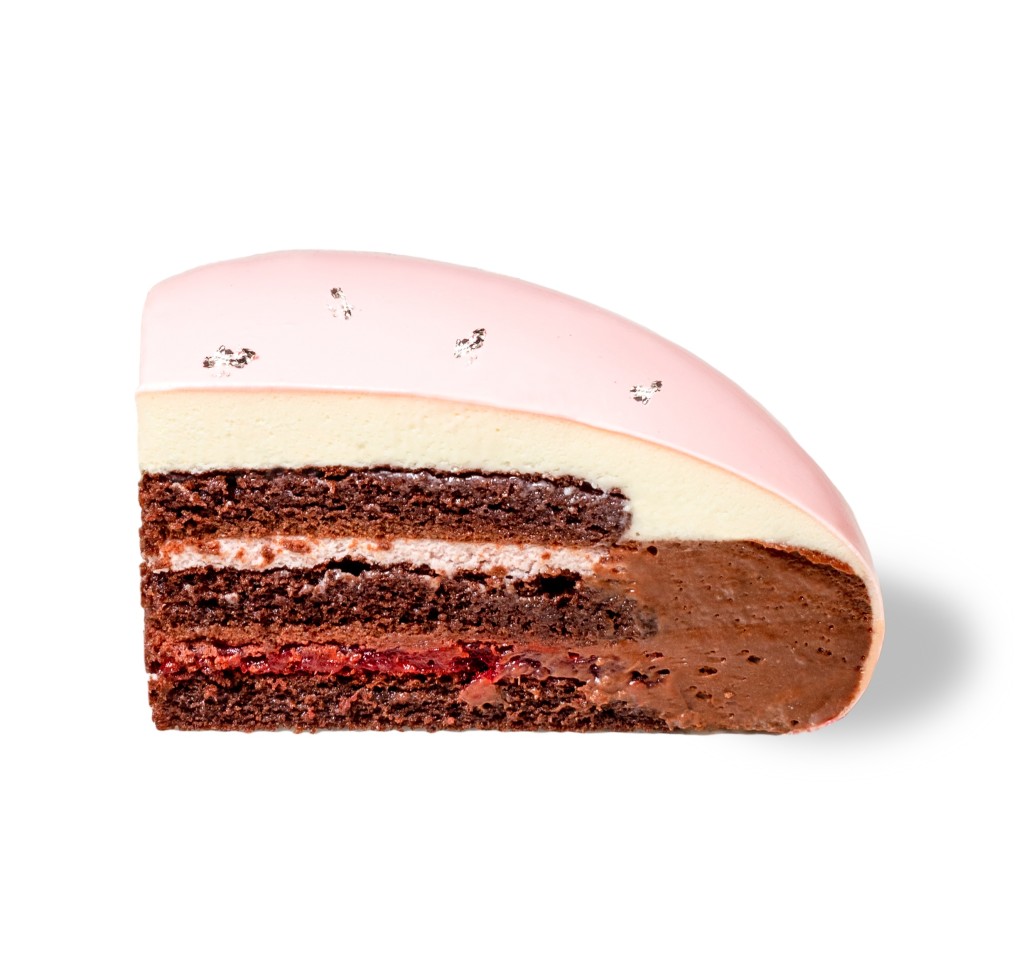 GODIVA今年推出兩款情人節甜點——士多啤梨覆盆子朱古力蛋糕（$559）