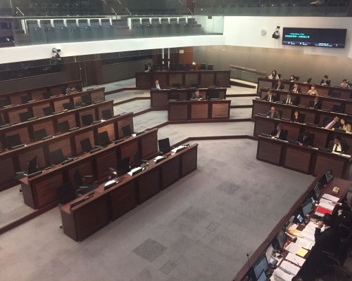 立法會工務小組繼續審議港鐵南港島線東段的主要基建工程。