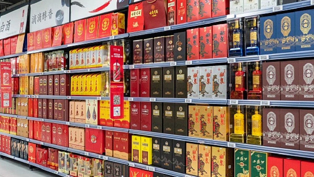 中秋及國慶假期臨近，但內地白酒未有加價之餘，甚至減價。